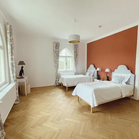 Dum Pro Hosty - Zamek Cerveny Hradek U Sedlcan Janov (Pribram)