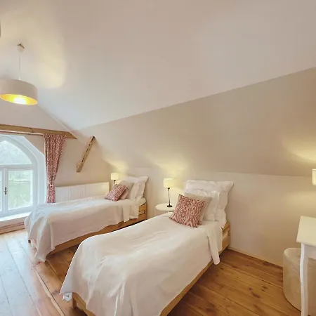 Villa Dum Pro Hosty - Zamek Cerveny Hradek U Sedlcan Janov (Pribram)