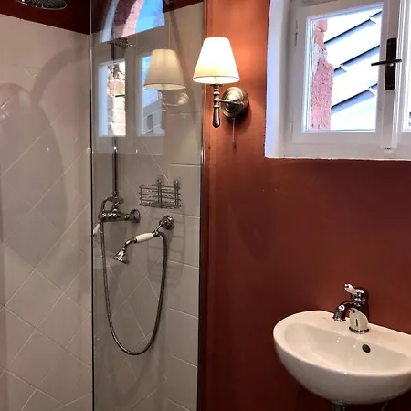 Villa Dum Pro Hosty - Zamek Cerveny Hradek U Sedlcan