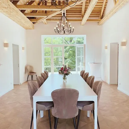 Villa Dum Pro Hosty - Zamek Cerveny Hradek U Sedlcan